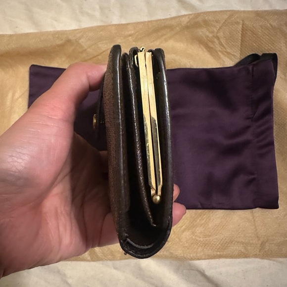 Louis Vuitton Damier Kisslock Wallet - Picture 7 of 12